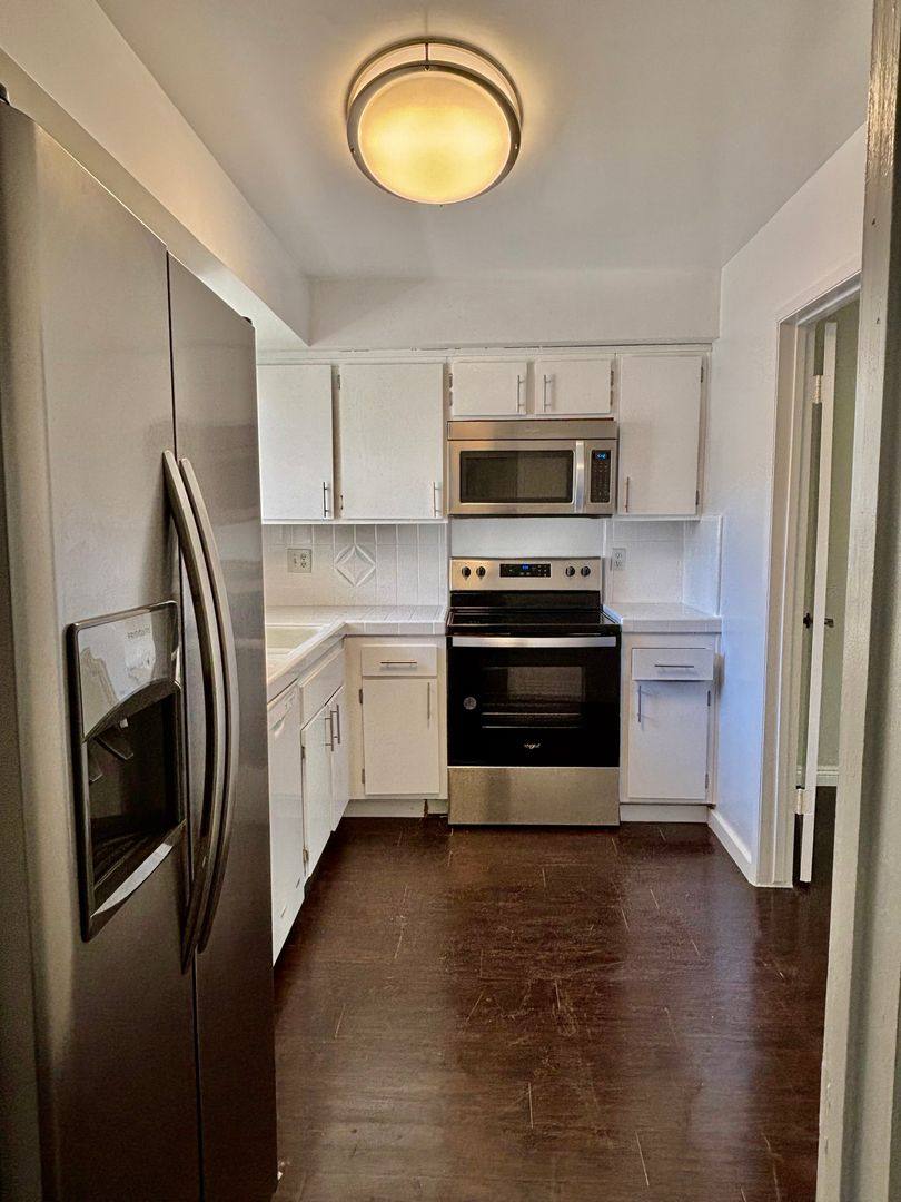 Apartment for rent at 17440 Burbank Blvd, Encino, CA 91316
