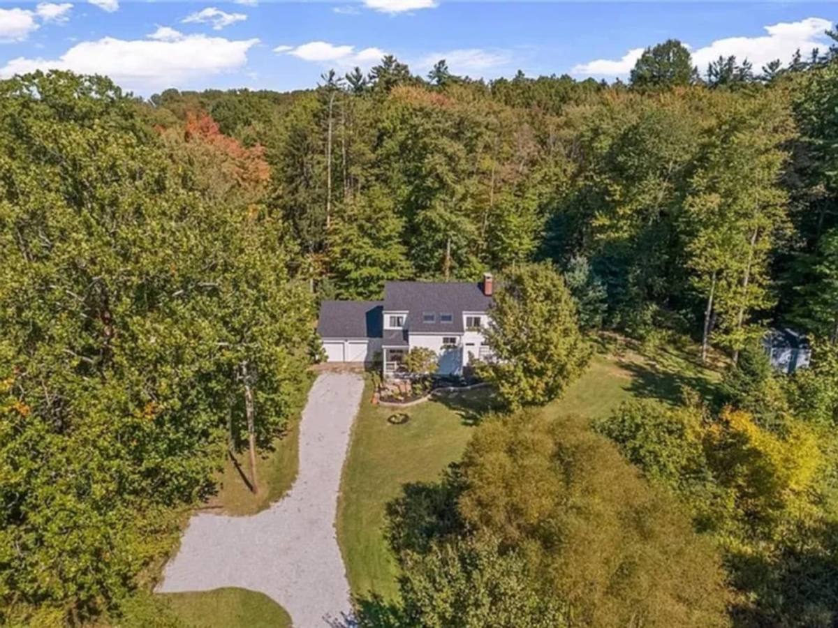 House for rent at 7376 Chagrin Rd, Chagrin Falls, OH 44023