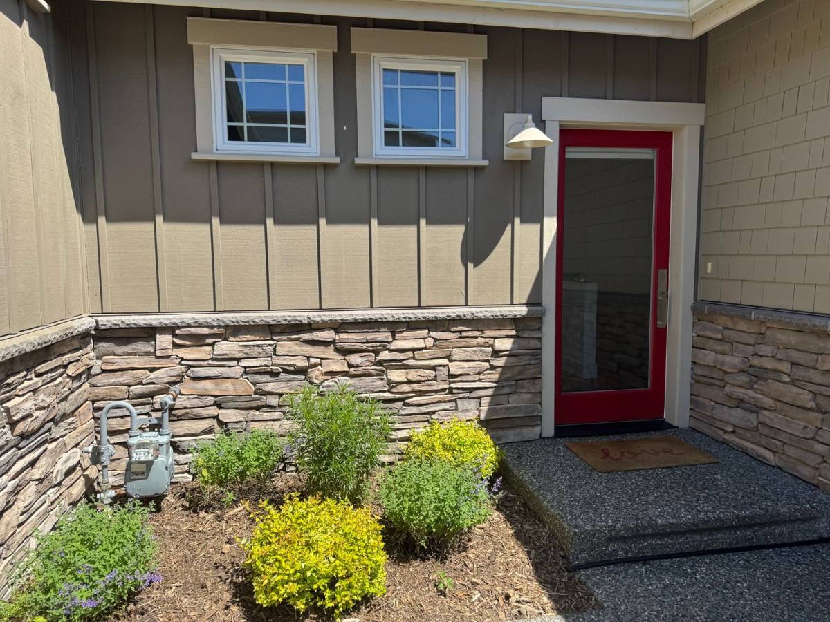 Apartment for rent at 2015 H Ave, Anacortes, WA 98221