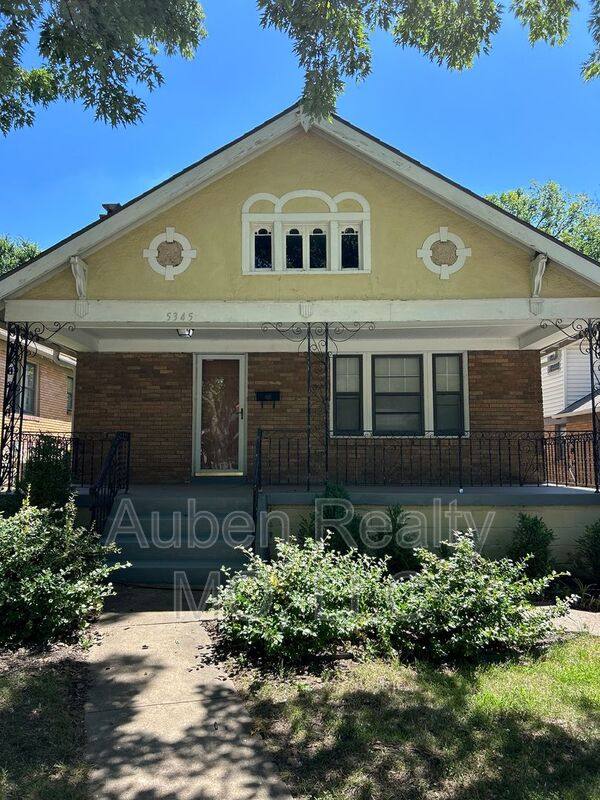 House for rent at 5345 Charlotte St, Kansas City, MO 64110