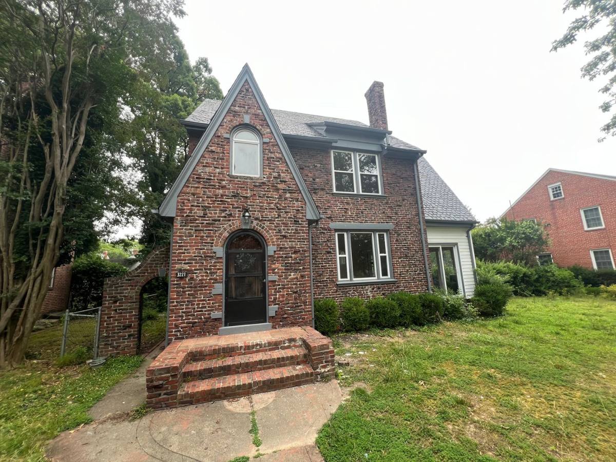 House for rent at 3221 Edgewood Ave, Richmond, VA 23222