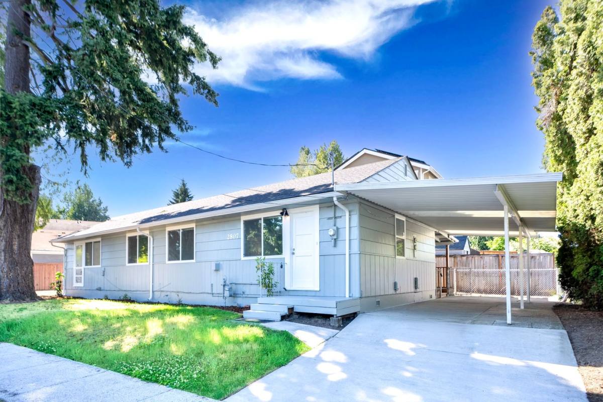House for rent at 2807 NE 16th St, Renton, WA 98056