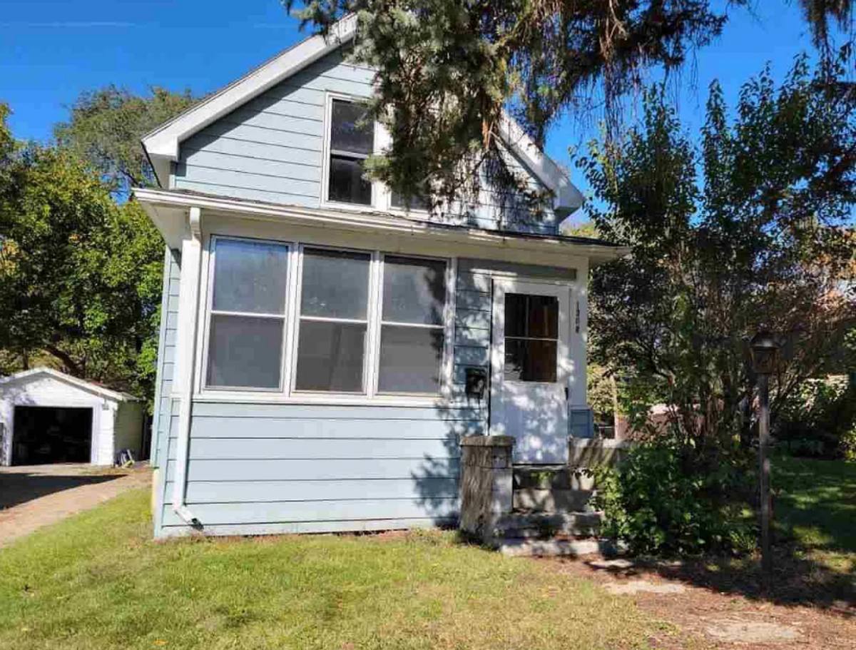 House for rent at 1308 E 4th St, Sioux Falls, SD 57103