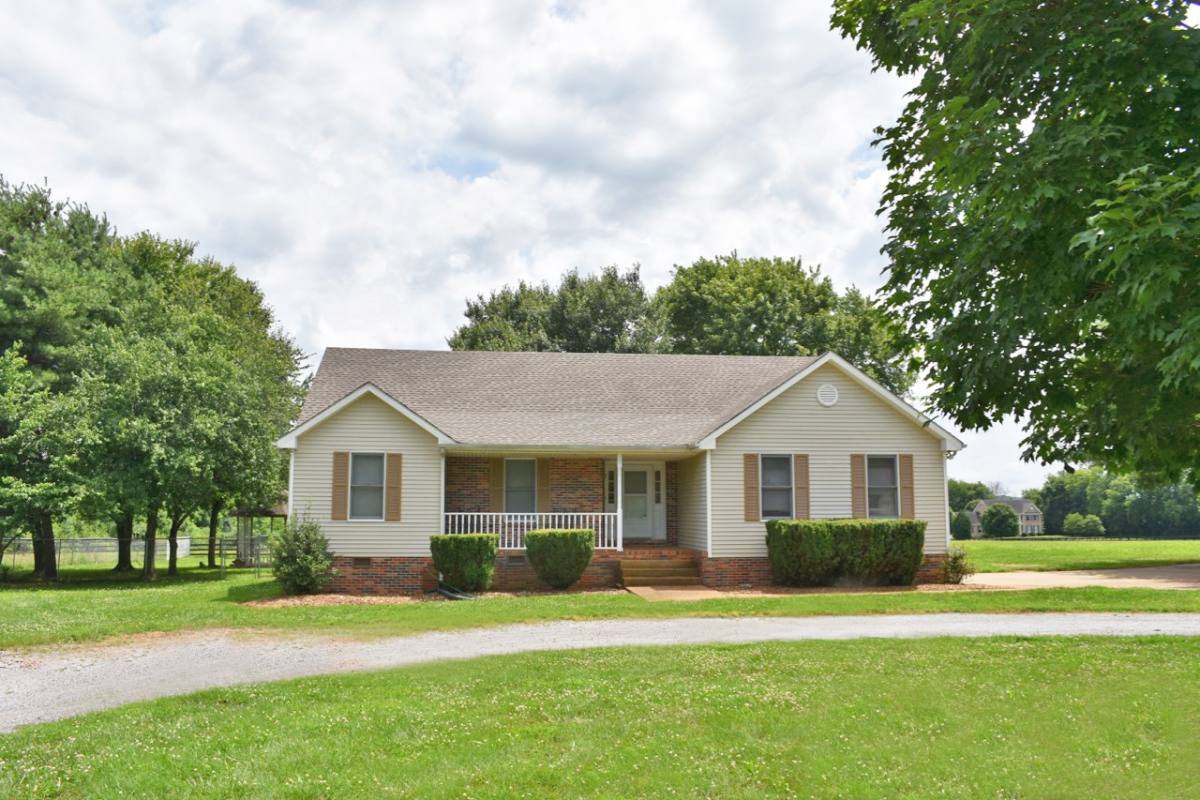 House for rent at 1525 W Harpeth Rd, Franklin, TN 37064