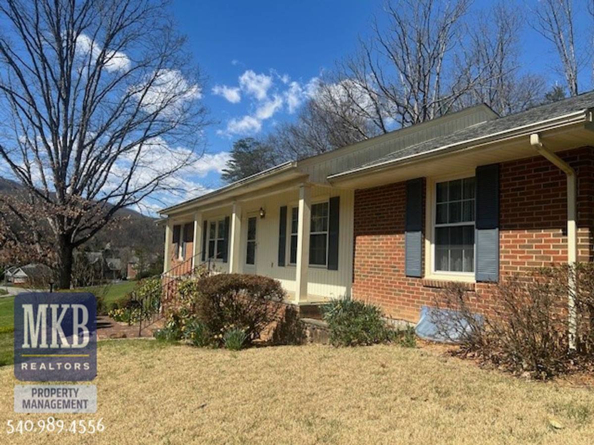House for rent at 5527 Grandin Rd Extension, Roanoke, VA 24018