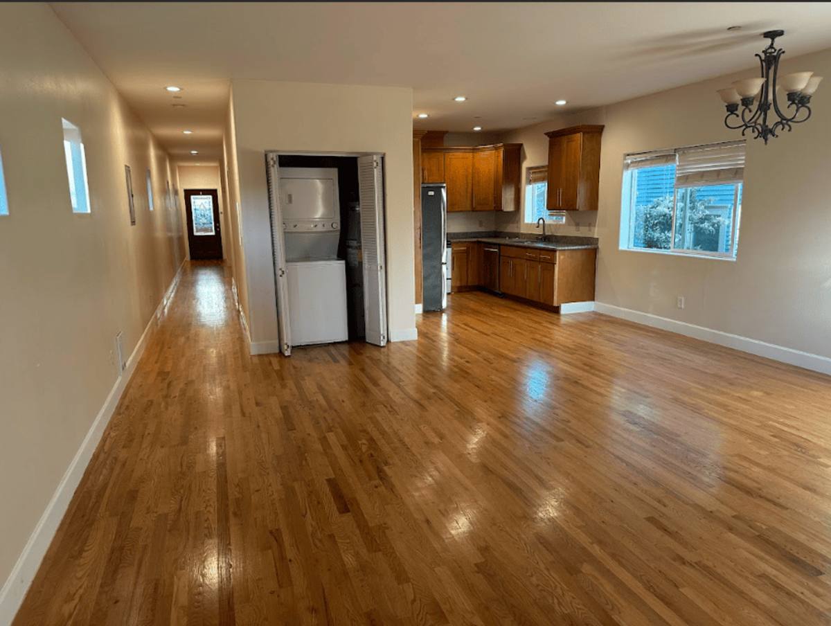 Apartment for rent at 916 13th Ave, Seattle, WA 98122