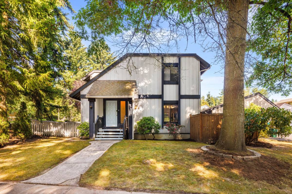 Townhouse for rent at 12301 NE 149th St, Kirkland, WA 98034