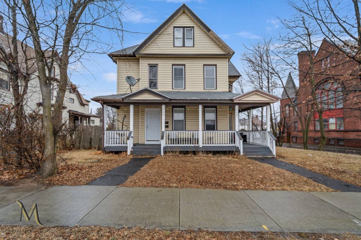 Apartment for rent at 464 Pleasant St, Holyoke, MA 01040