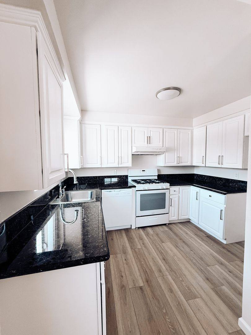Apartment for rent at 15927 Prairie Ave, Lawndale, CA 90260