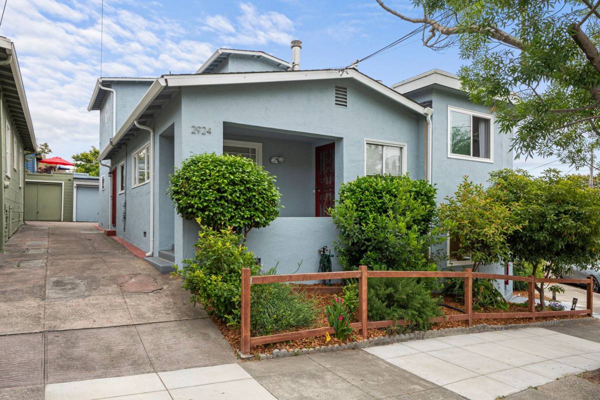 Apartment for rent at 2924 Morcom Ave, Oakland, CA 94619