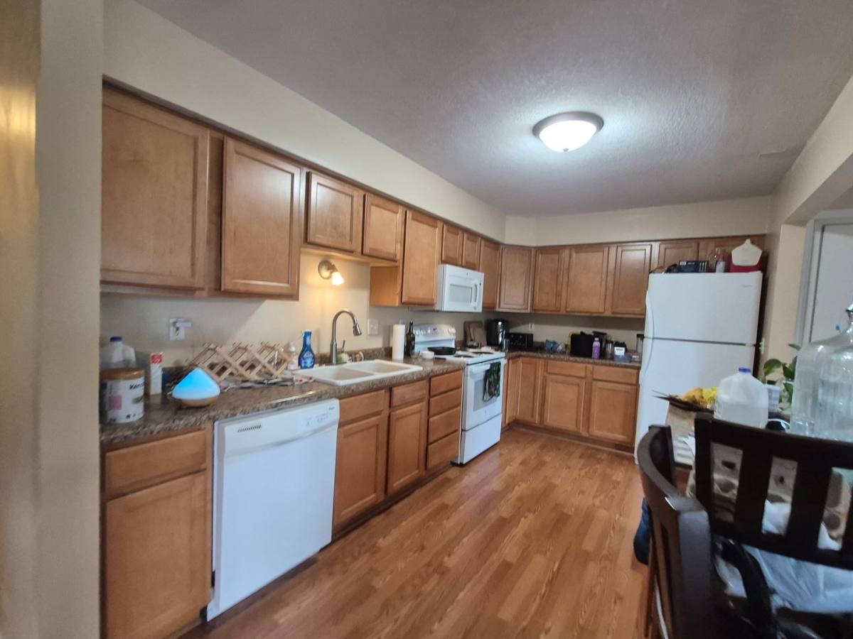 Apartment for rent at 886 Wescott Square, Saint Paul, MN 55123