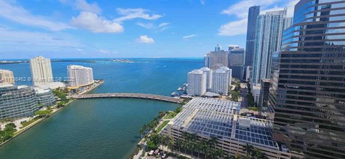 Apartment for rent at 495 Brickell Ave, Miami, FL 33131