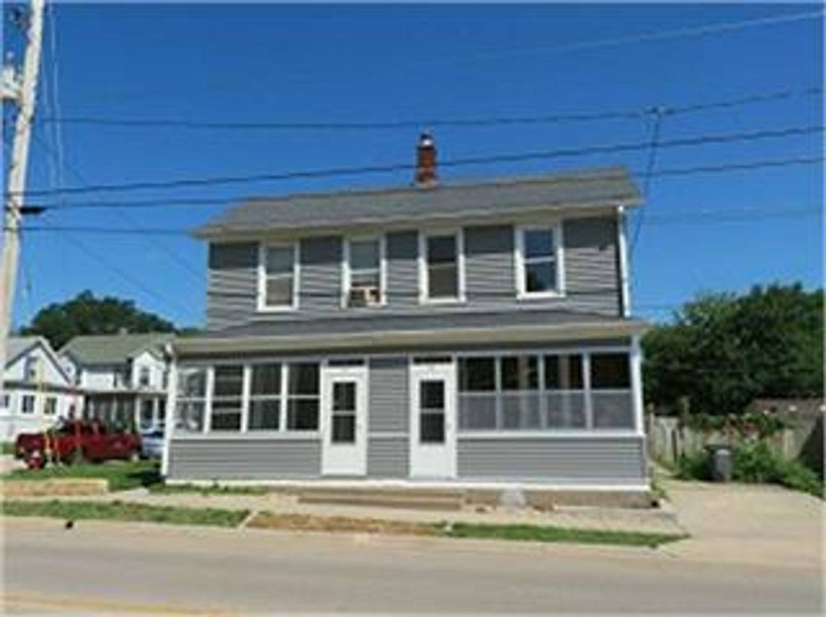 Apartment for rent at 93 Kaufmann Ave, Dubuque, IA 52001