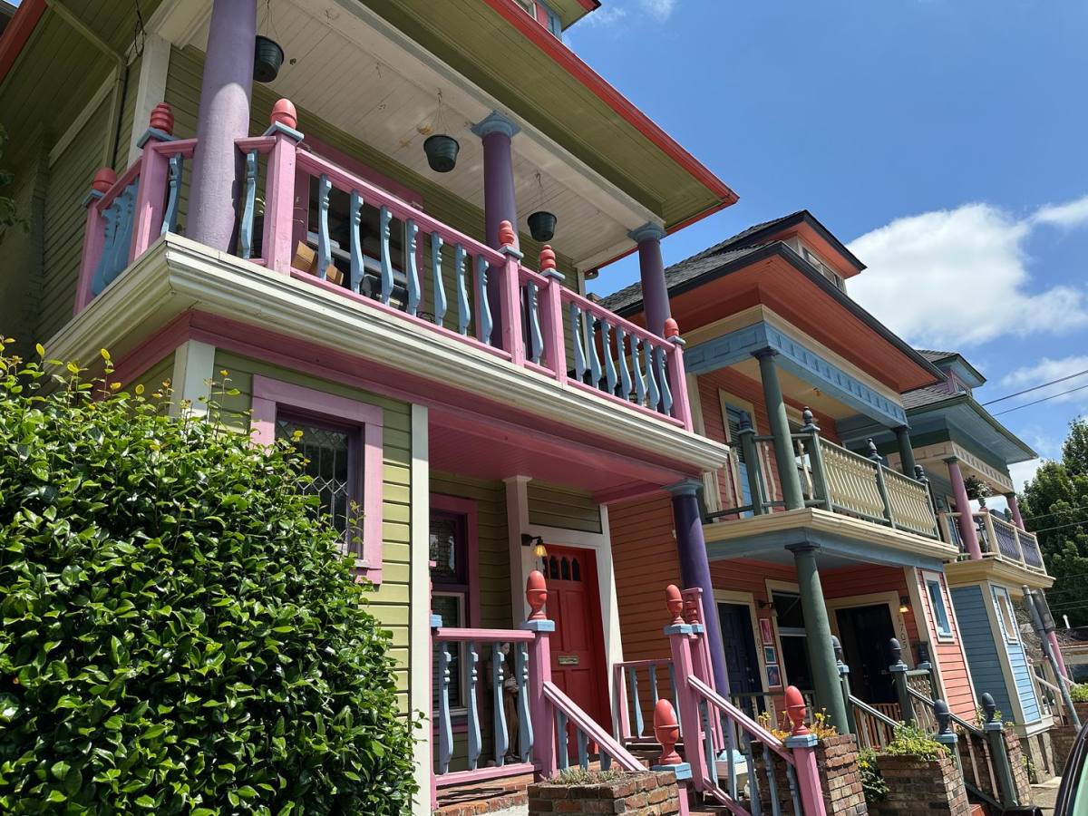 Townhouse for rent at 1709 NW Glisan St, Portland, OR 97210