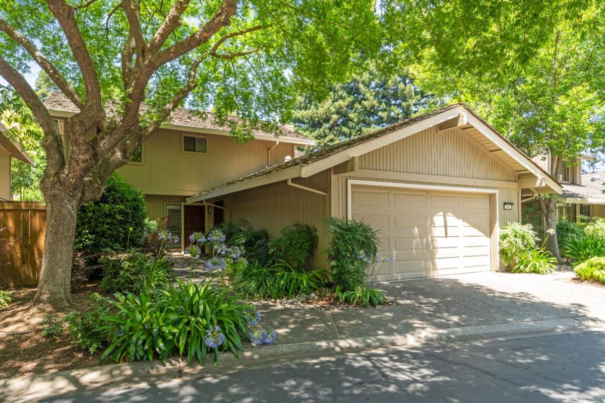 House for rent at 2042 University Park Dr, Sacramento, CA 95825