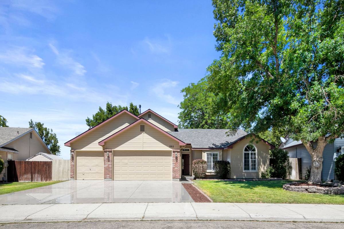 House for rent at 992 E Grouse Dr, Meridian, ID 83646