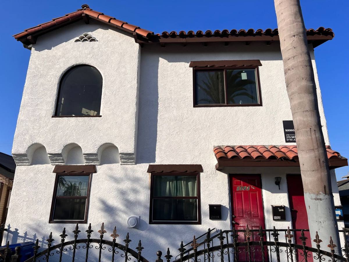 Apartment for rent at 3795 S St Andrews Place, Los Angeles, CA 90018