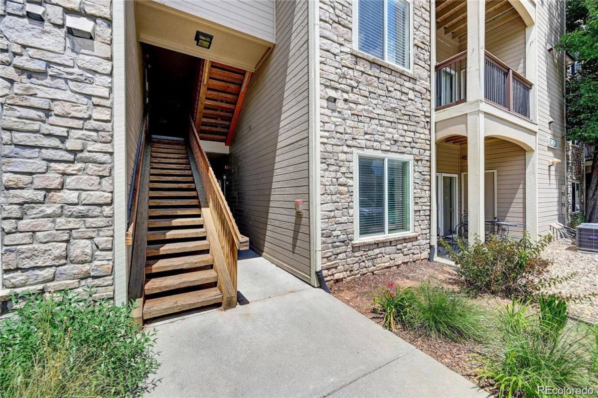 Apartment for rent at 7459 S Alkire St, Littleton, CO 80127