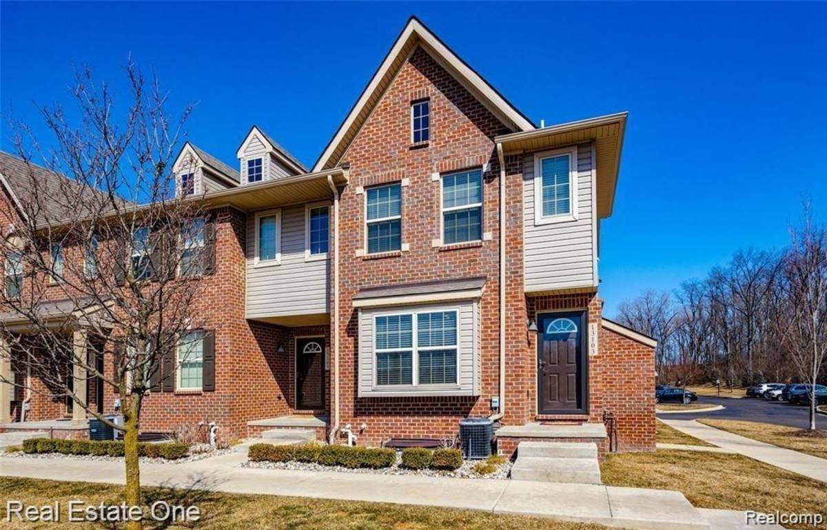 House for rent at 13103 Woodridge Circle, Plymouth, MI 48170