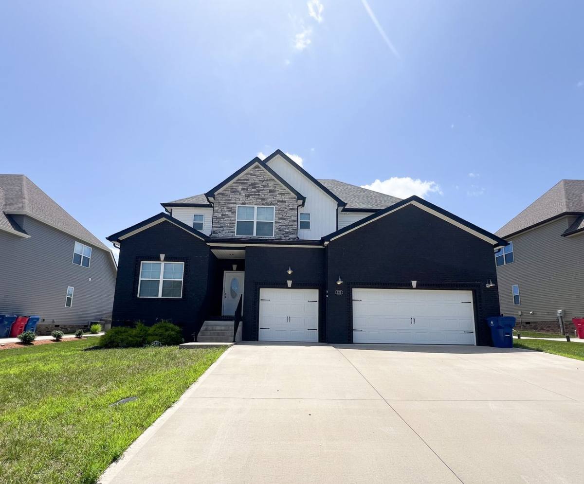 House for rent at 323 Bluebriar Trace, Clarksville, TN 37043