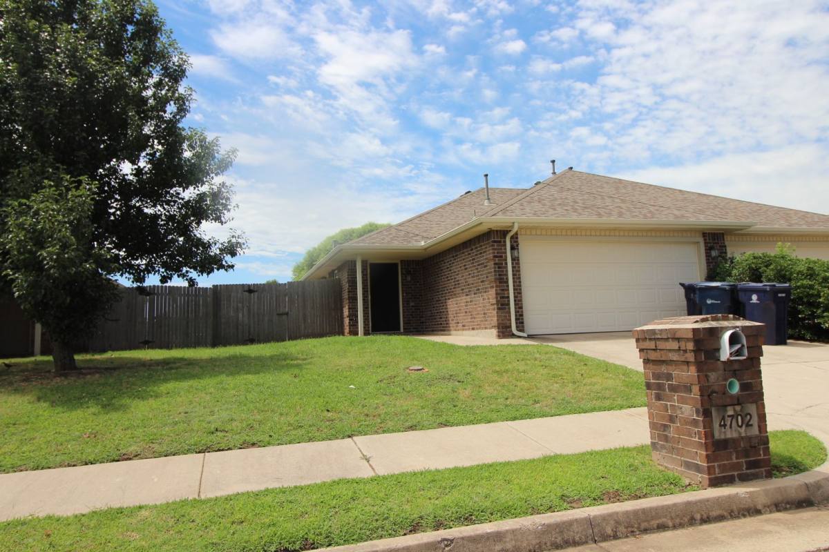 Apartment for rent at 4700-02 SE 77th, Oklahoma City, OK 73135
