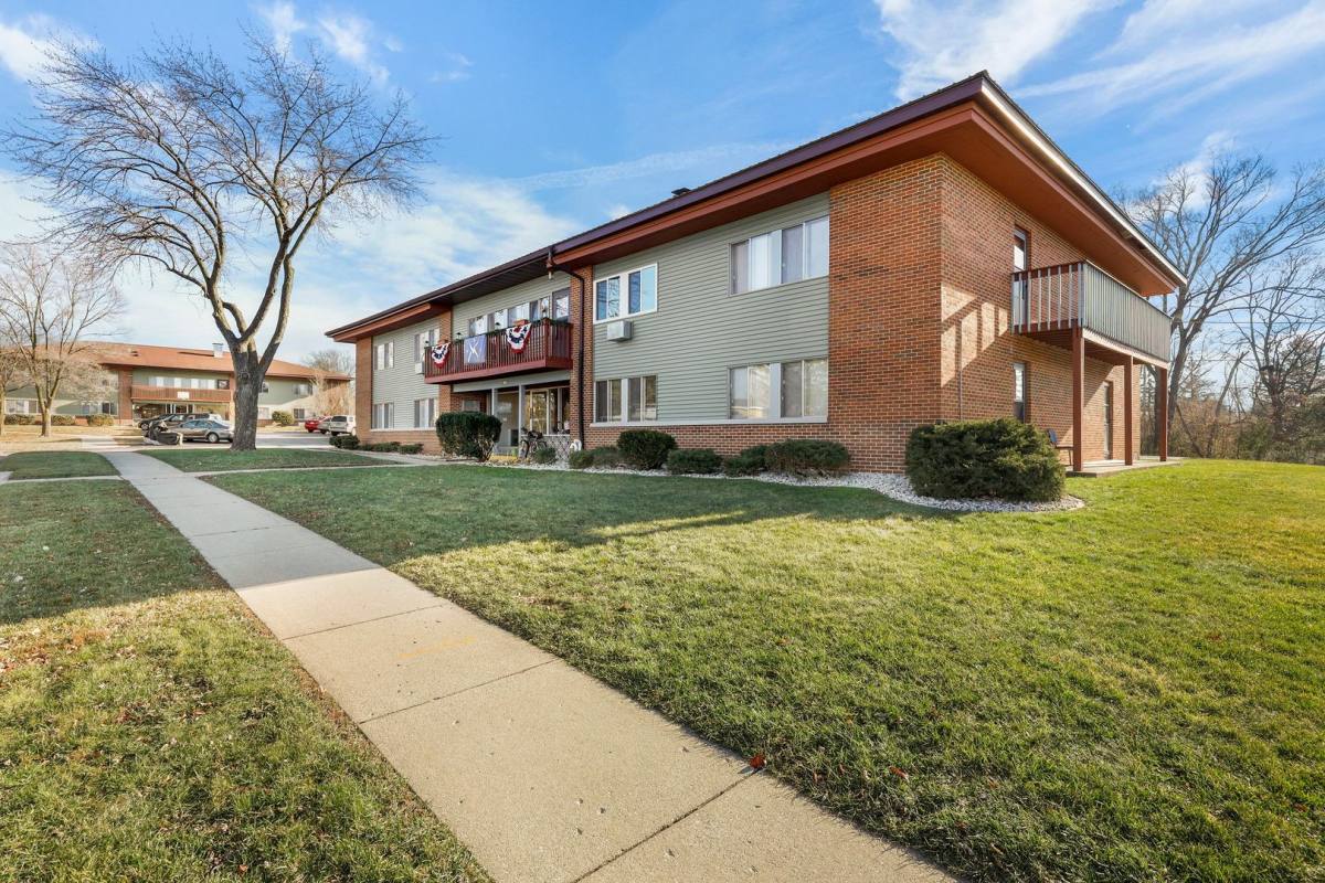 Apartment for rent at 1161 W Carriage Dr, Whitewater, WI 53190