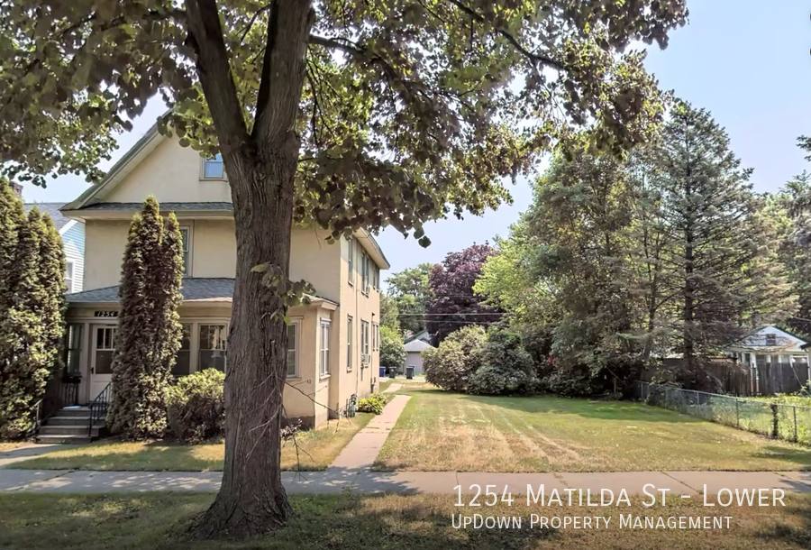 Apartment for rent at 1254 Matilda St, Saint Paul, MN 55117