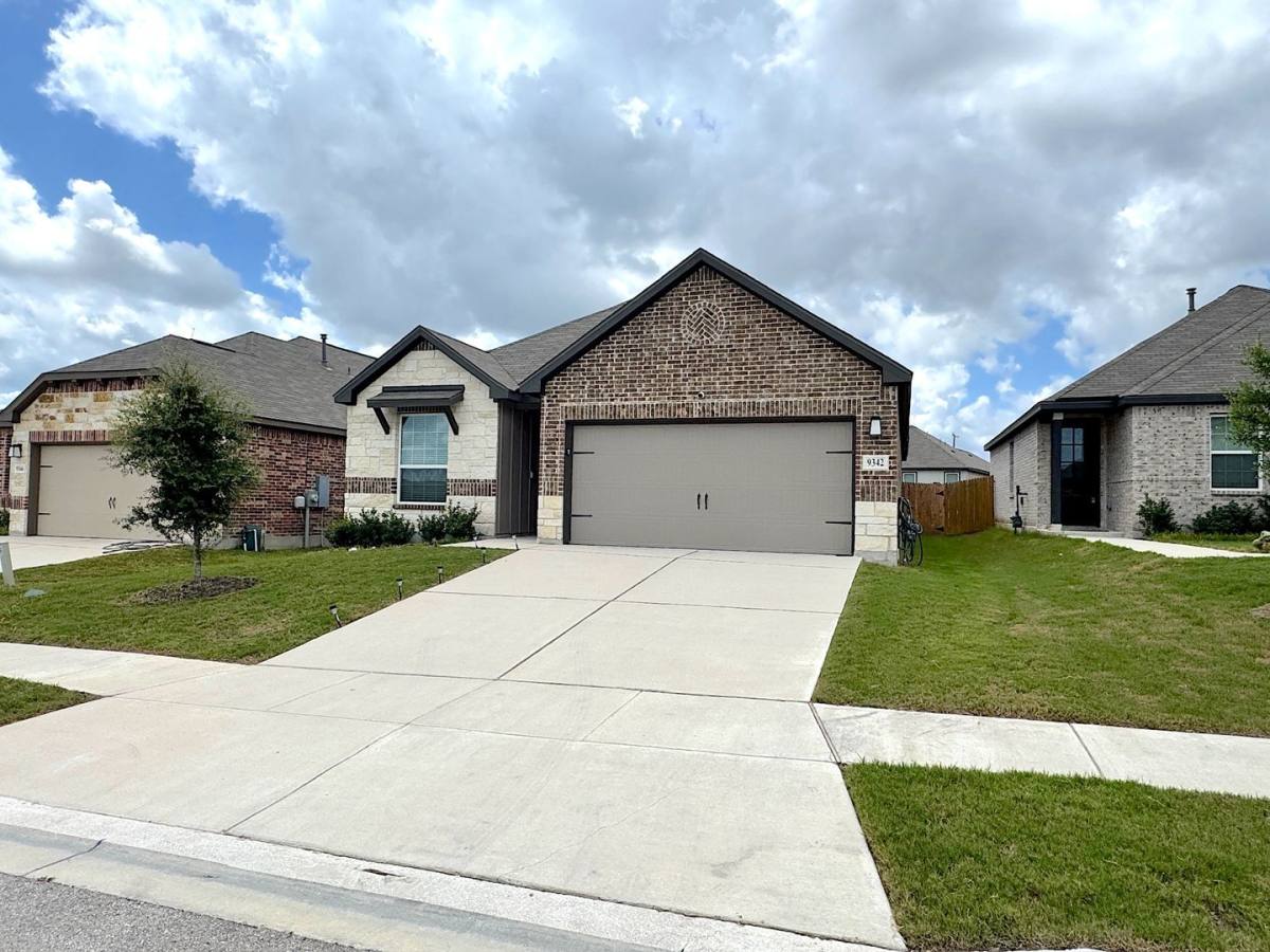 House for rent at 9342 Crestway Rd, Converse, TX 78109