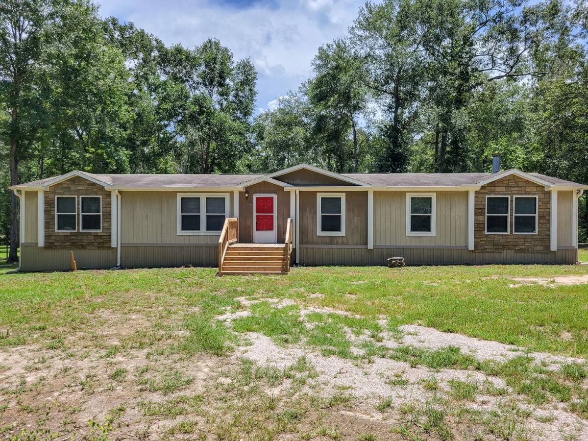 House for rent at 10754 S Lake Shore Dr, Conroe, TX 77303