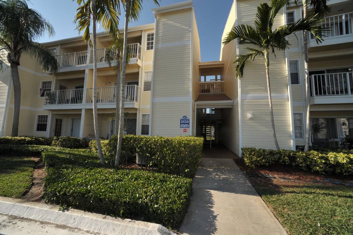 House for rent at 1850 Charlesmont Dr, Indialantic, FL 32903