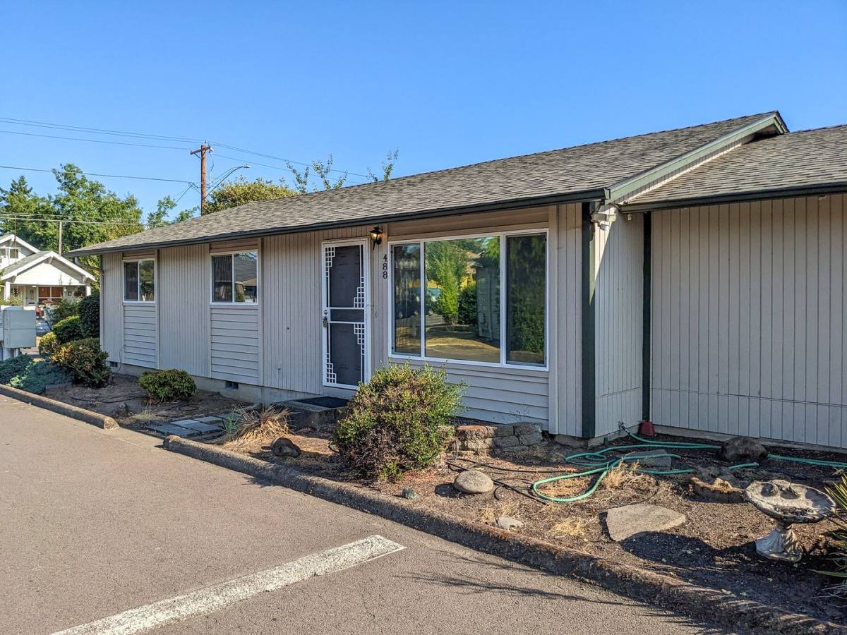 Apartment for rent at 470-488 24th St NE, Salem, OR 97301