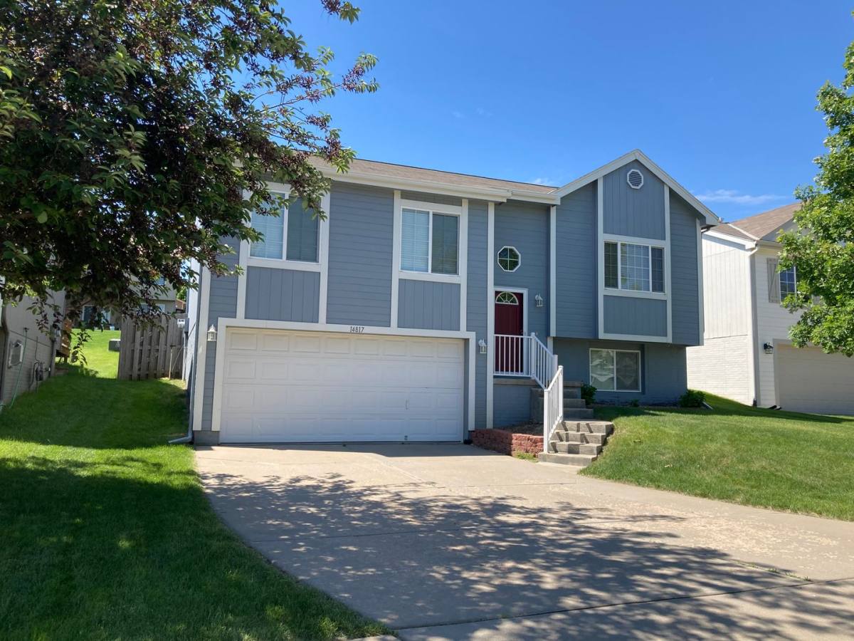 House for rent at 14817 Mary St, Omaha, NE 68116