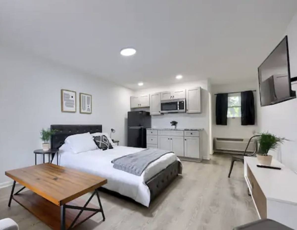 Apartment for rent at 116 S 7th St, Akron, PA 17501