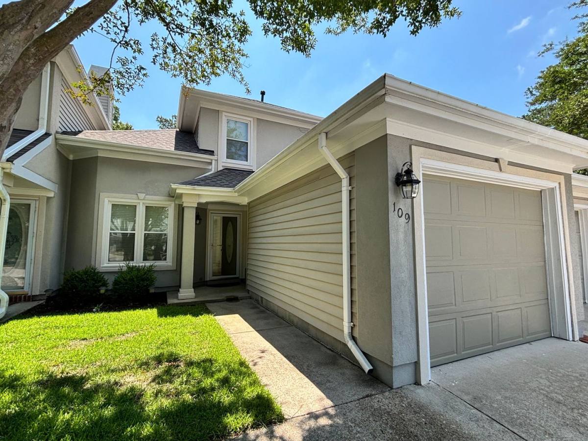 Townhouse for rent at 109 Esplanade Place, Chesapeake, VA 23320
