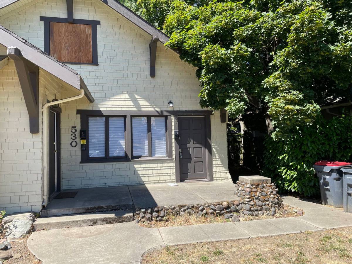 House for rent at 530 S Grape St #1, Medford, OR 97501