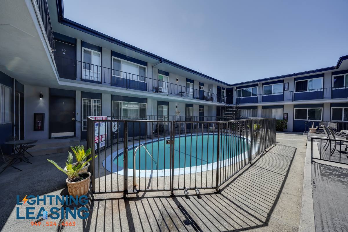 Apartment for rent at 328 W Queens St #11D, Inglewood, CA 90301