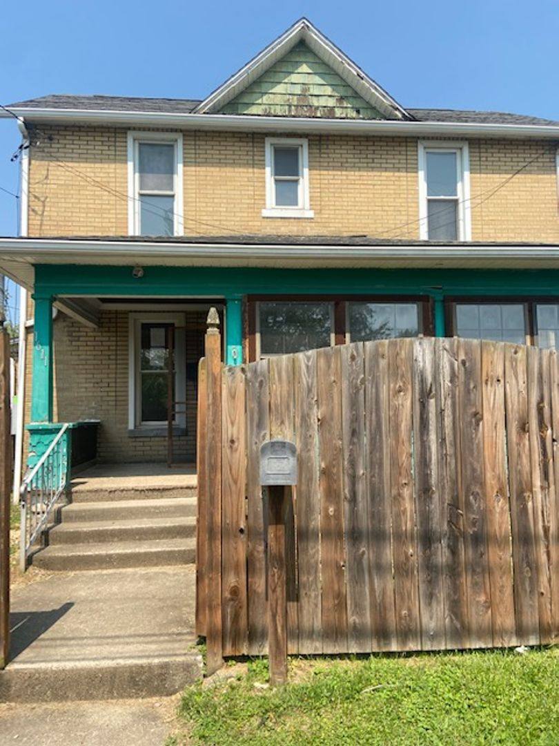 House for rent at 1611 Dewey St, Parkersburg, WV 26101