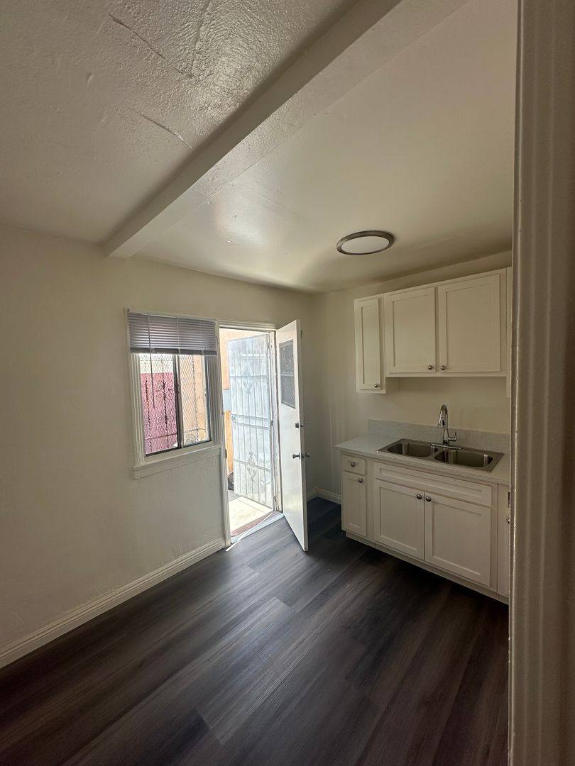 Apartment for rent at 1659 Catalina St, Los Angeles, CA 90006