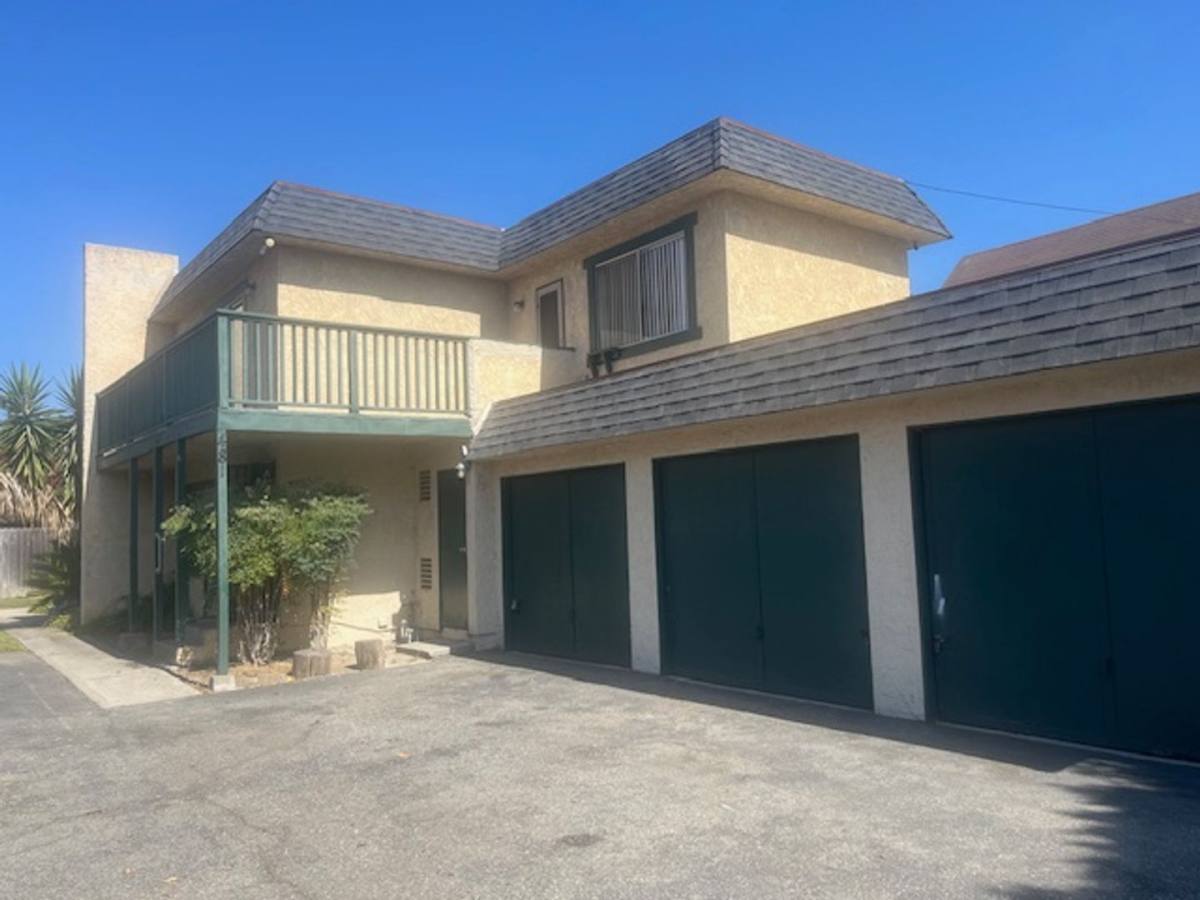 Townhouse for rent at 481 N Cypress St, Orange, CA 92866