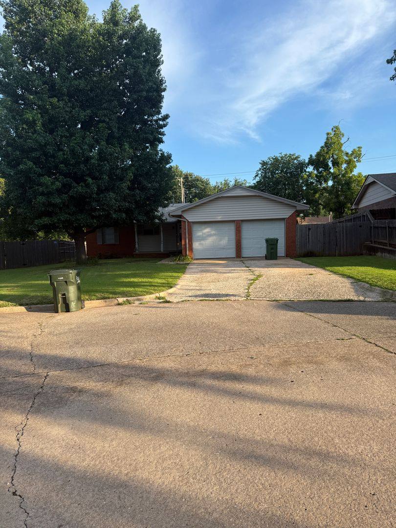 House for rent at 212 E Willow Place, Yukon, OK 73099
