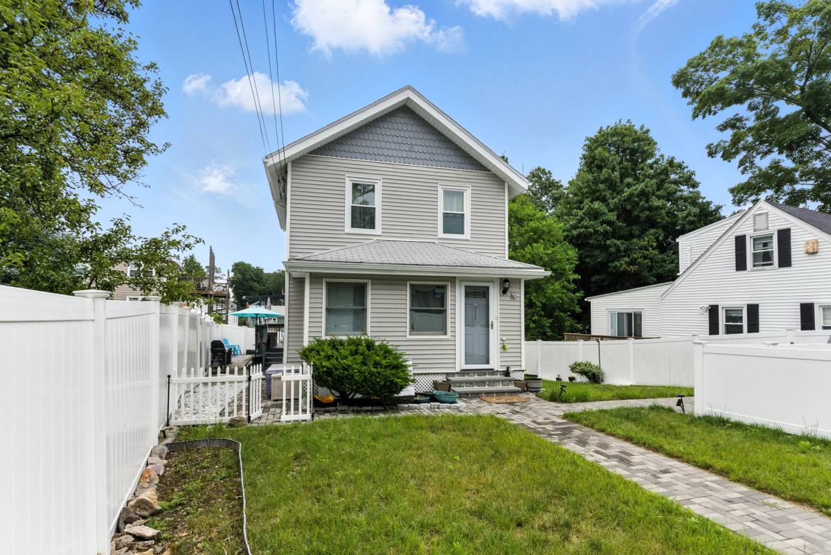 Apartment for rent at 8 Earnshaw St, West Roxbury, MA 02132