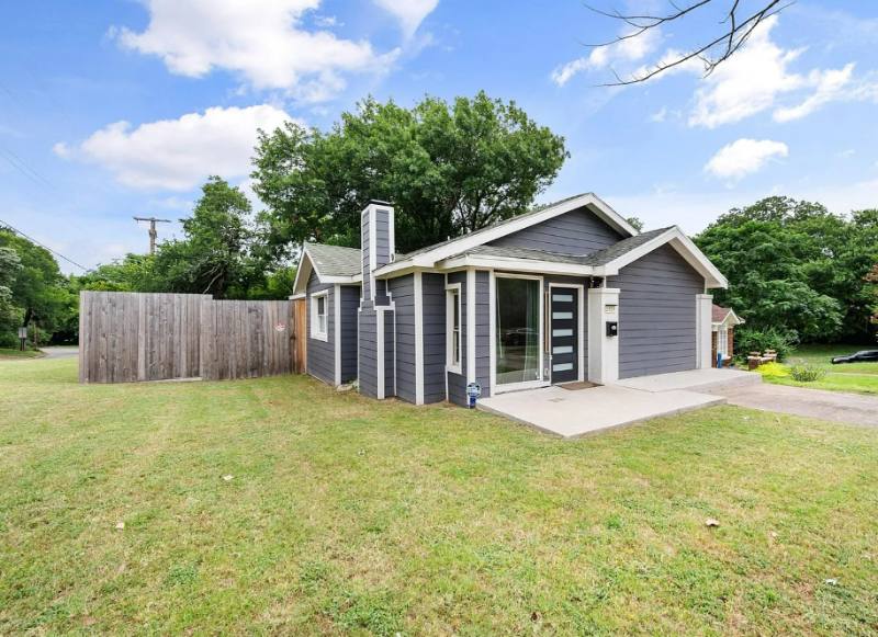 House for rent at 2859 W Brooklyn Ave, Dallas, TX 75211