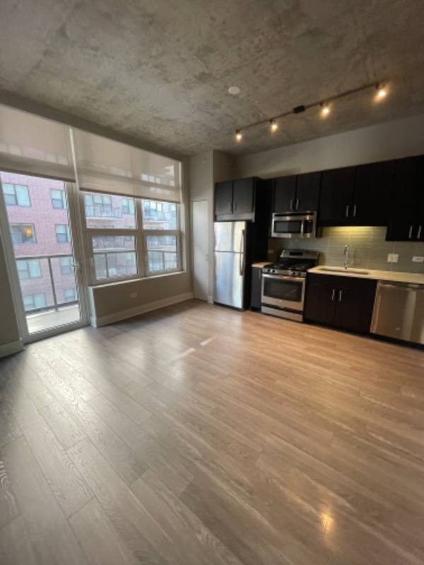 Apartment for rent at 883 S Clark St, Chicago, IL 60605