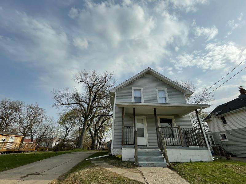 House for rent at 344 Prospect St, Pontiac, MI 48341