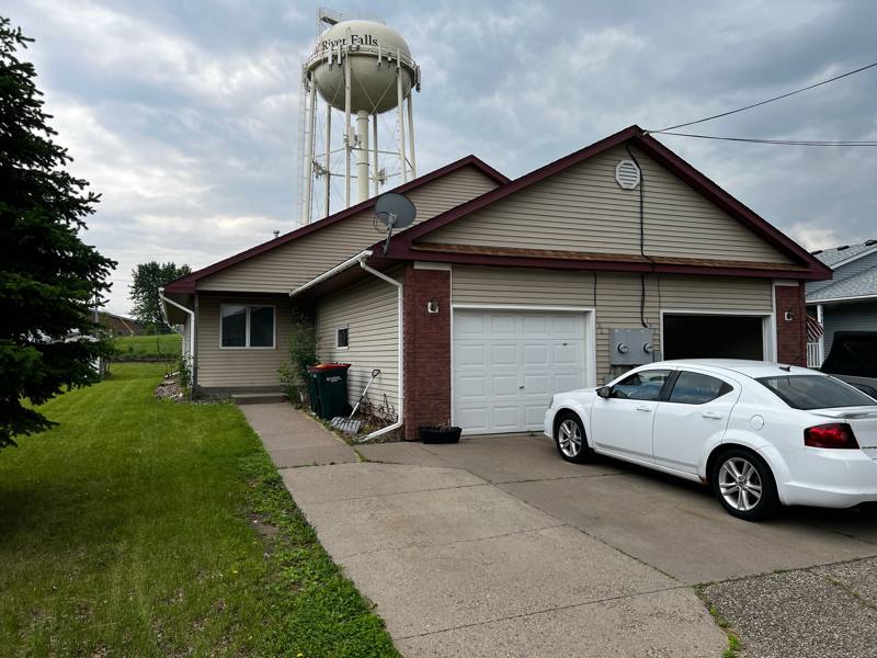 Townhouse for rent at 186 Broadway St, River Falls, WI 54022