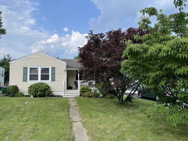 House for rent at 4921 Demaio Dr, Brookhaven, PA 19015