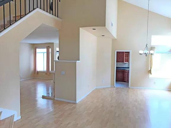 Townhouse for rent at 11185 Caminito Inocenta, San Diego, CA 92126