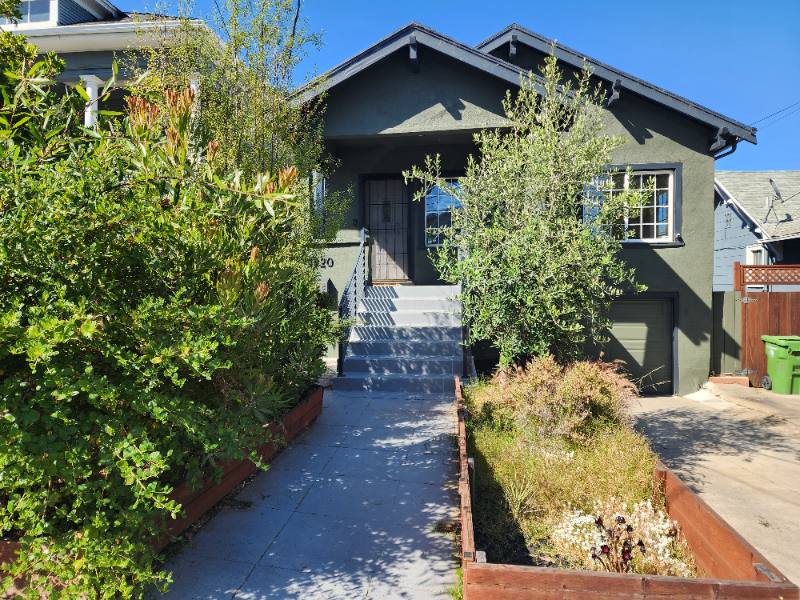 House for rent at 1920 E 24th St, Oakland, CA 94606