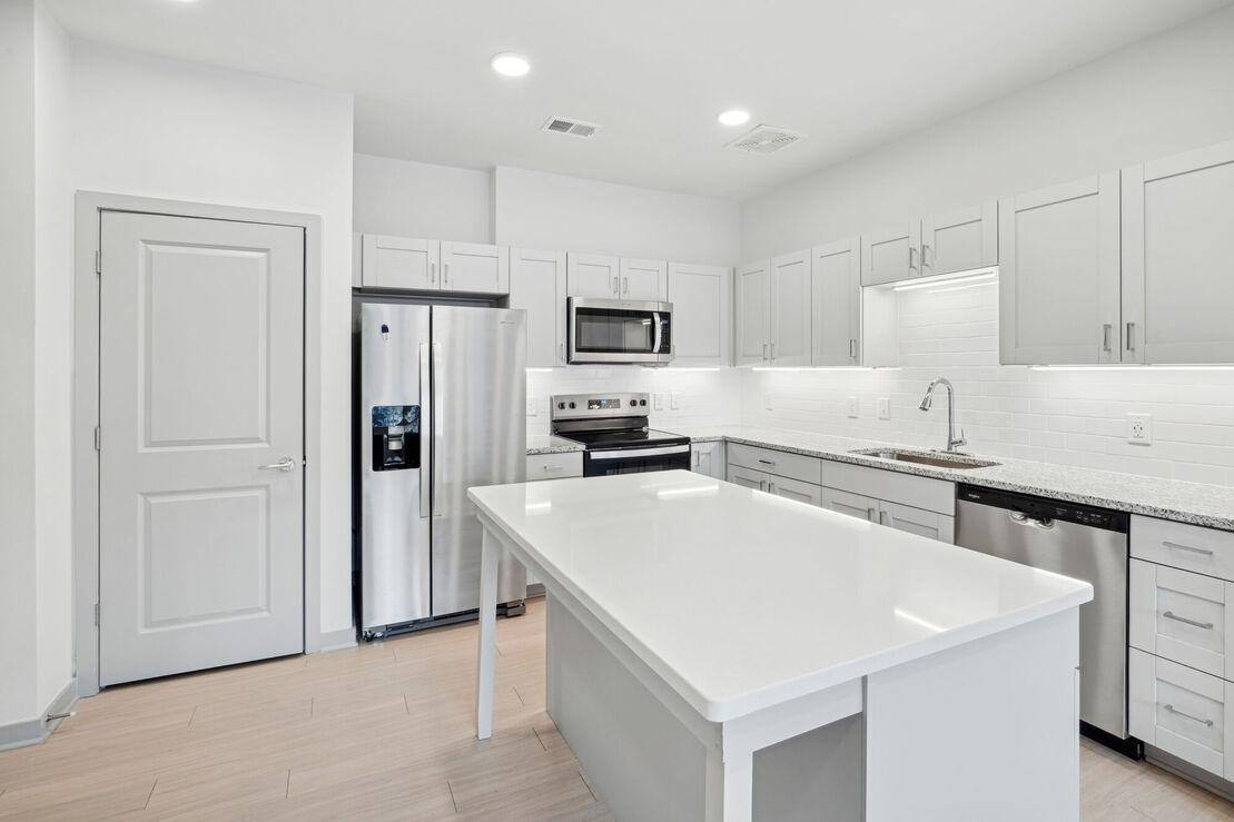 Apartment for rent at 7580 Plantation Rd, North Charleston, SC 29420