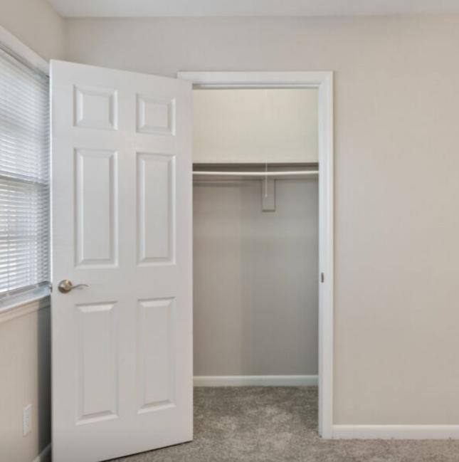 Apartment for rent at Aurora Apartment Homes, 1425 Eastcrest Dr, Charlotte, NC 28205